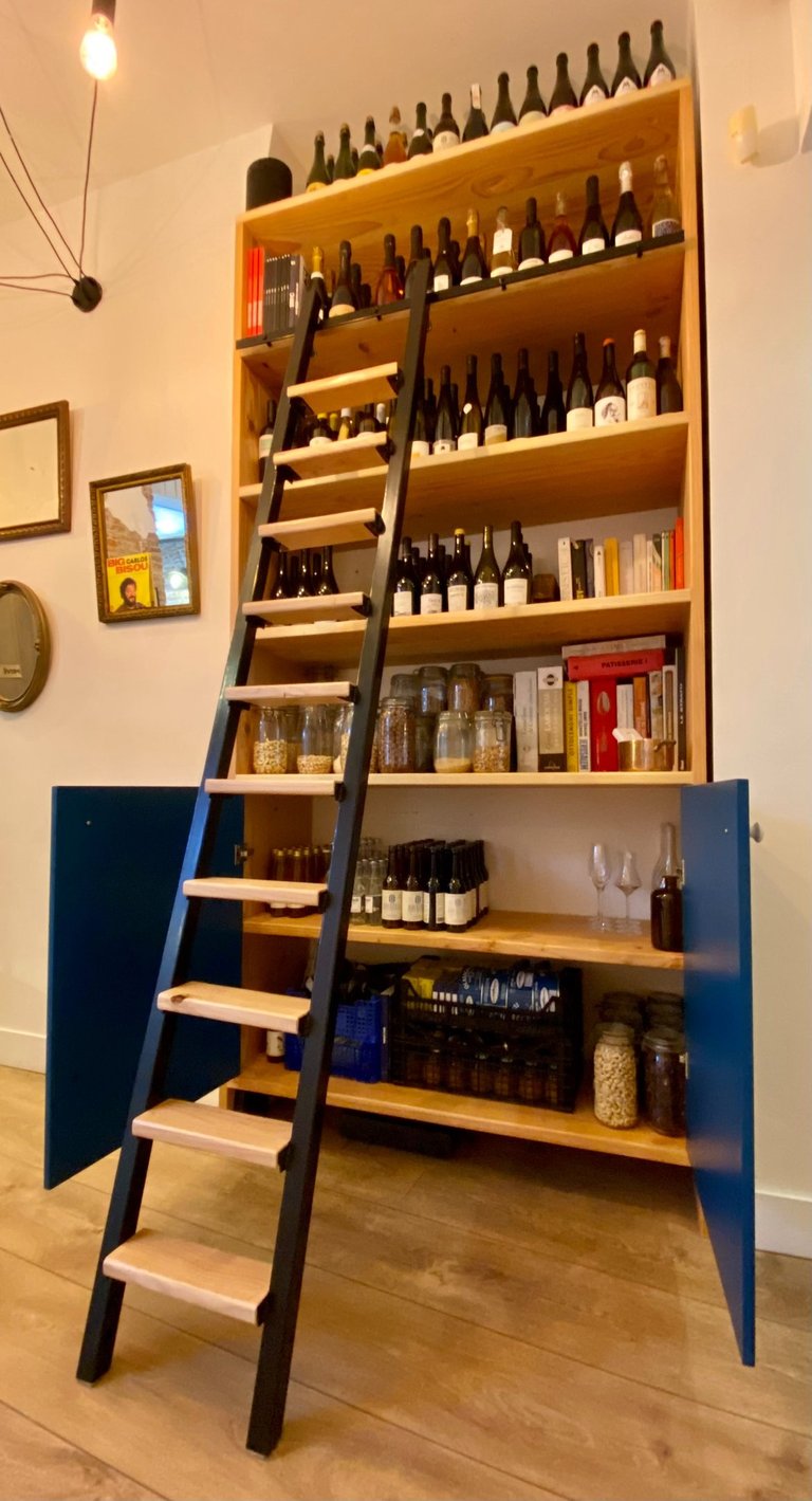 Armoire à vin échelle dépliée