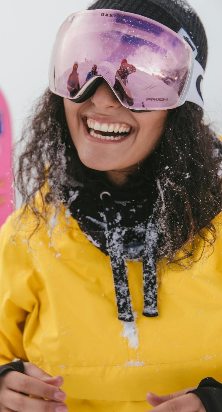 mujer sonriendo