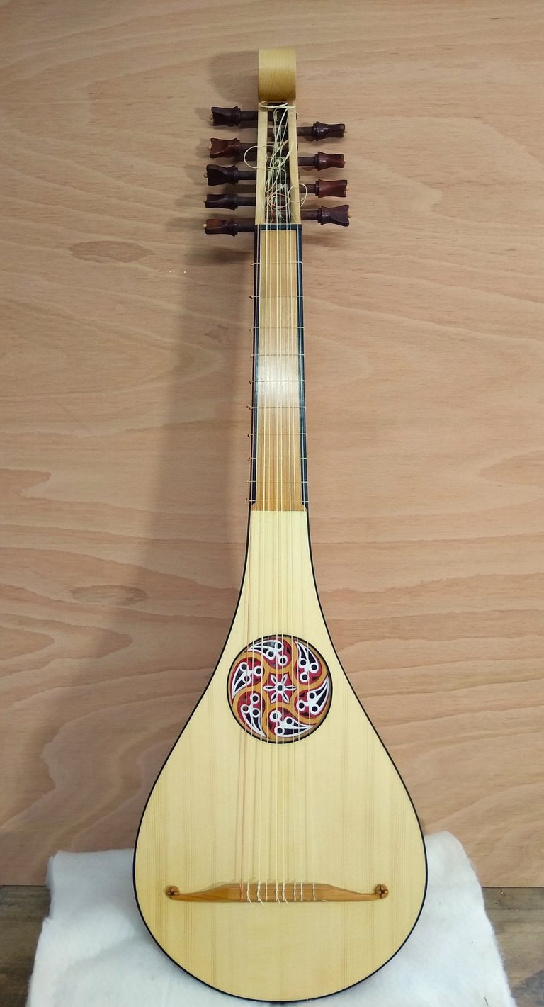 Long scale gittern with 3 piece rose and Ebony binding