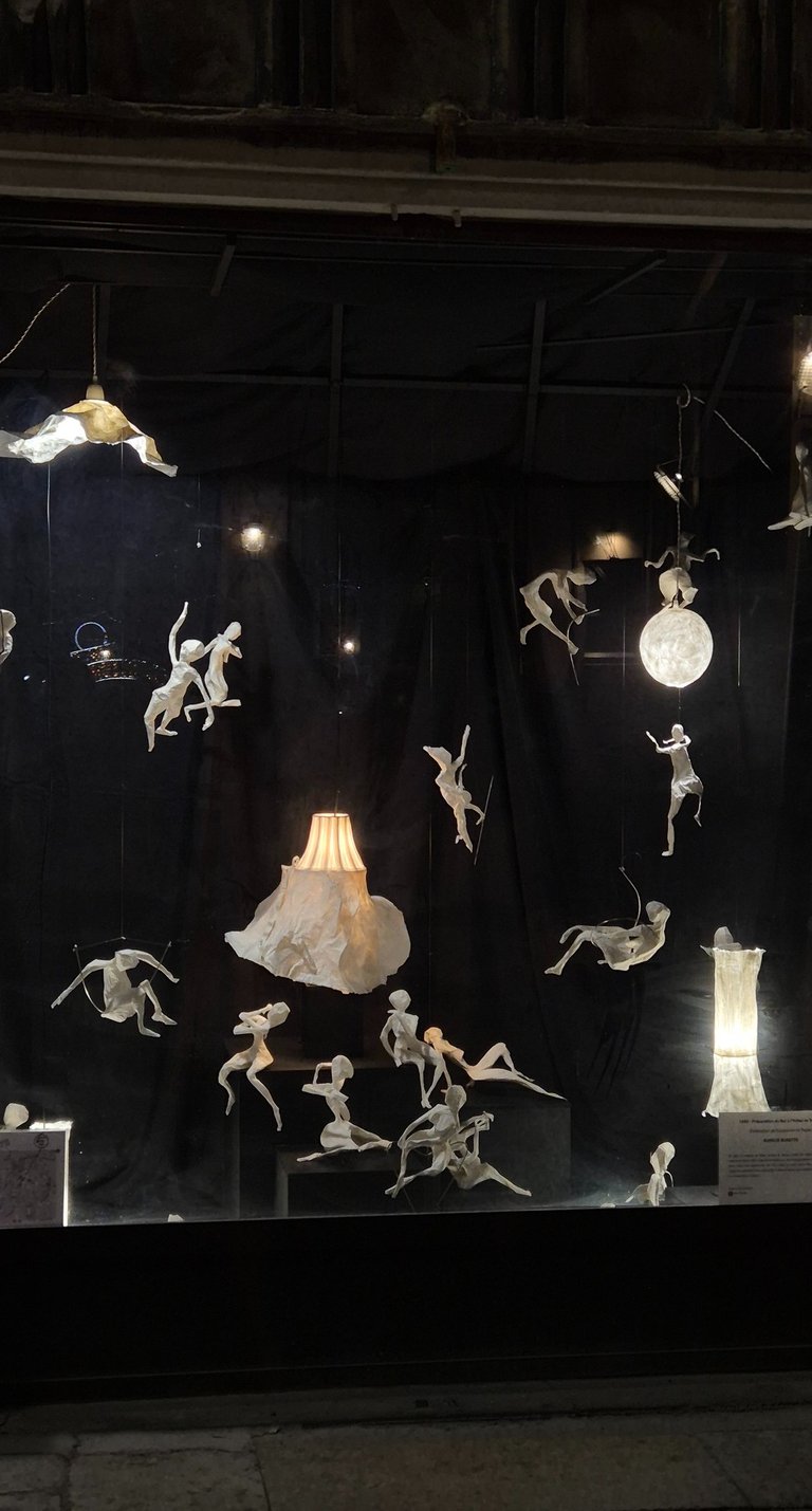 Installations sculptures papier Millau