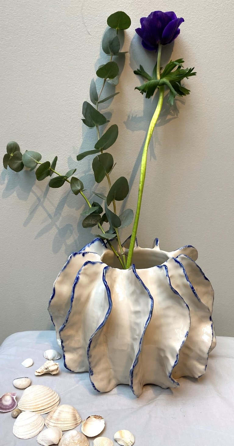 estelle del poterie vase en grès blanc et touche de cobalt