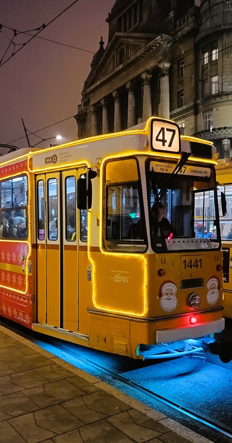 Świąteczny tramwaj 47 w Budapeszcie