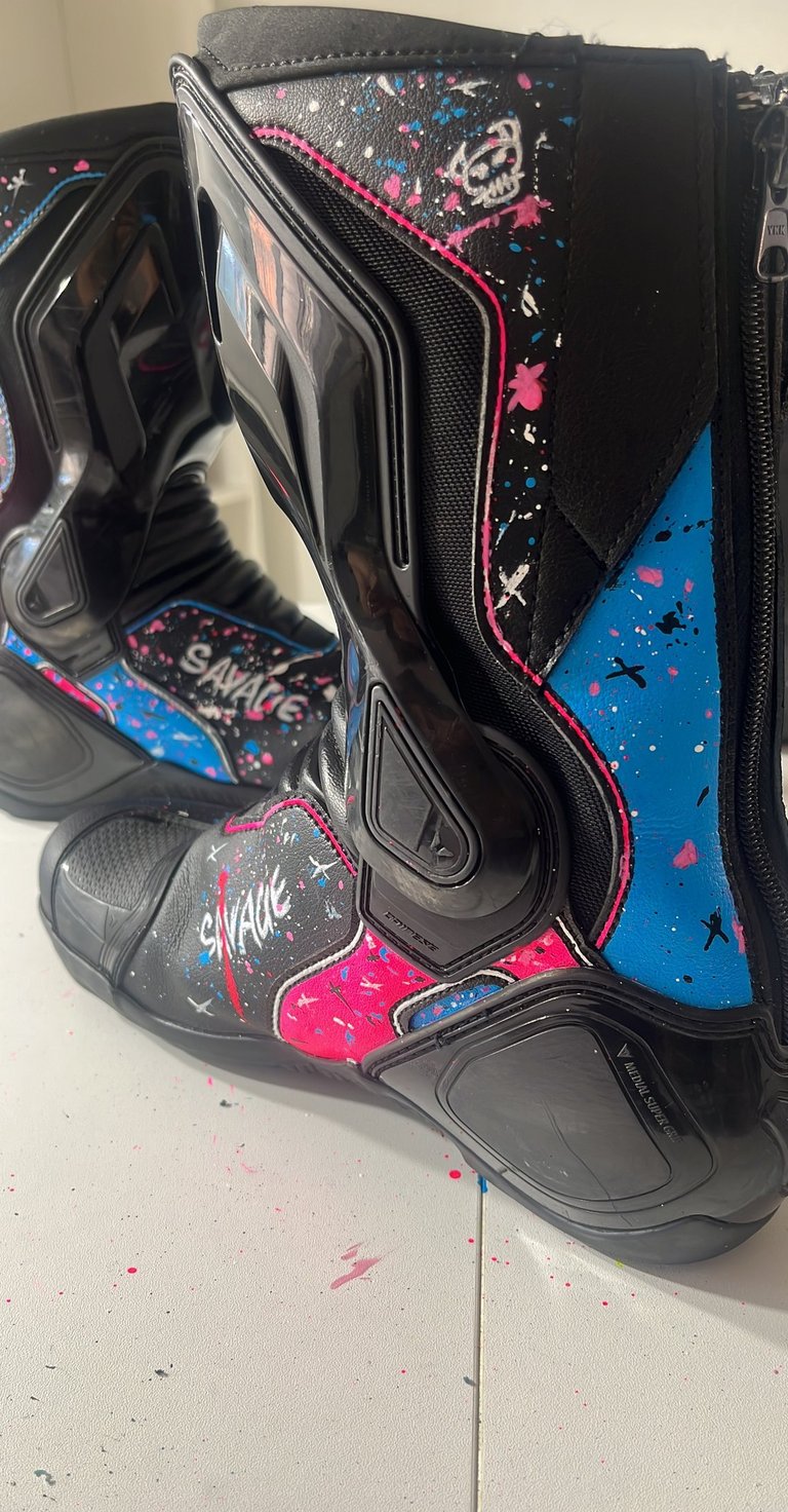 BOTTES DAINESE SAVAGE QUARTARARO PERSONNALISÉS PAR DKM CUSTOM