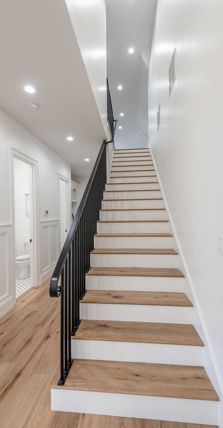 Staircase flooring