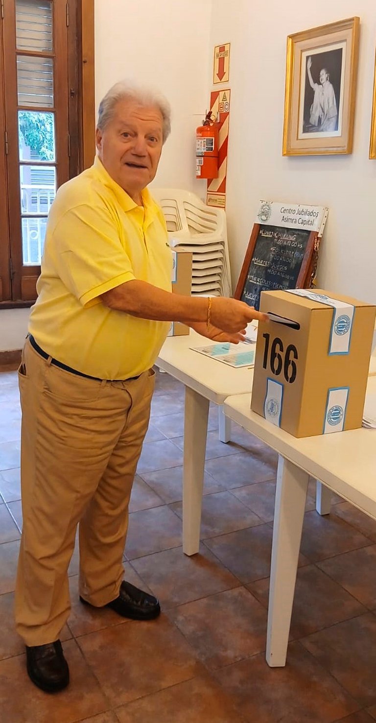 Nuestro Secretario General Nacional emitiendo su voto.