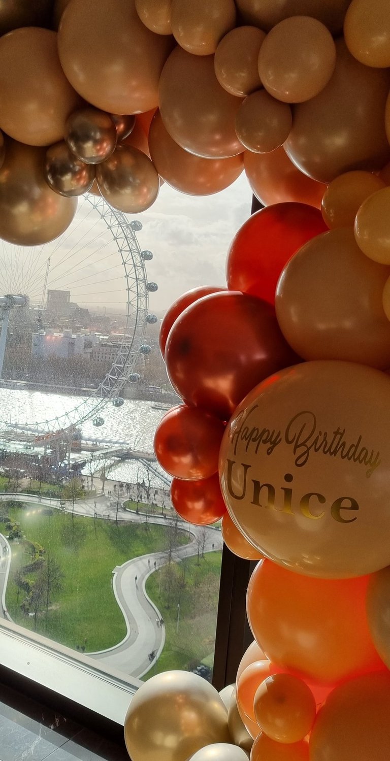 London balloons arch