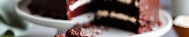 bolo de chocolate recheado com coco