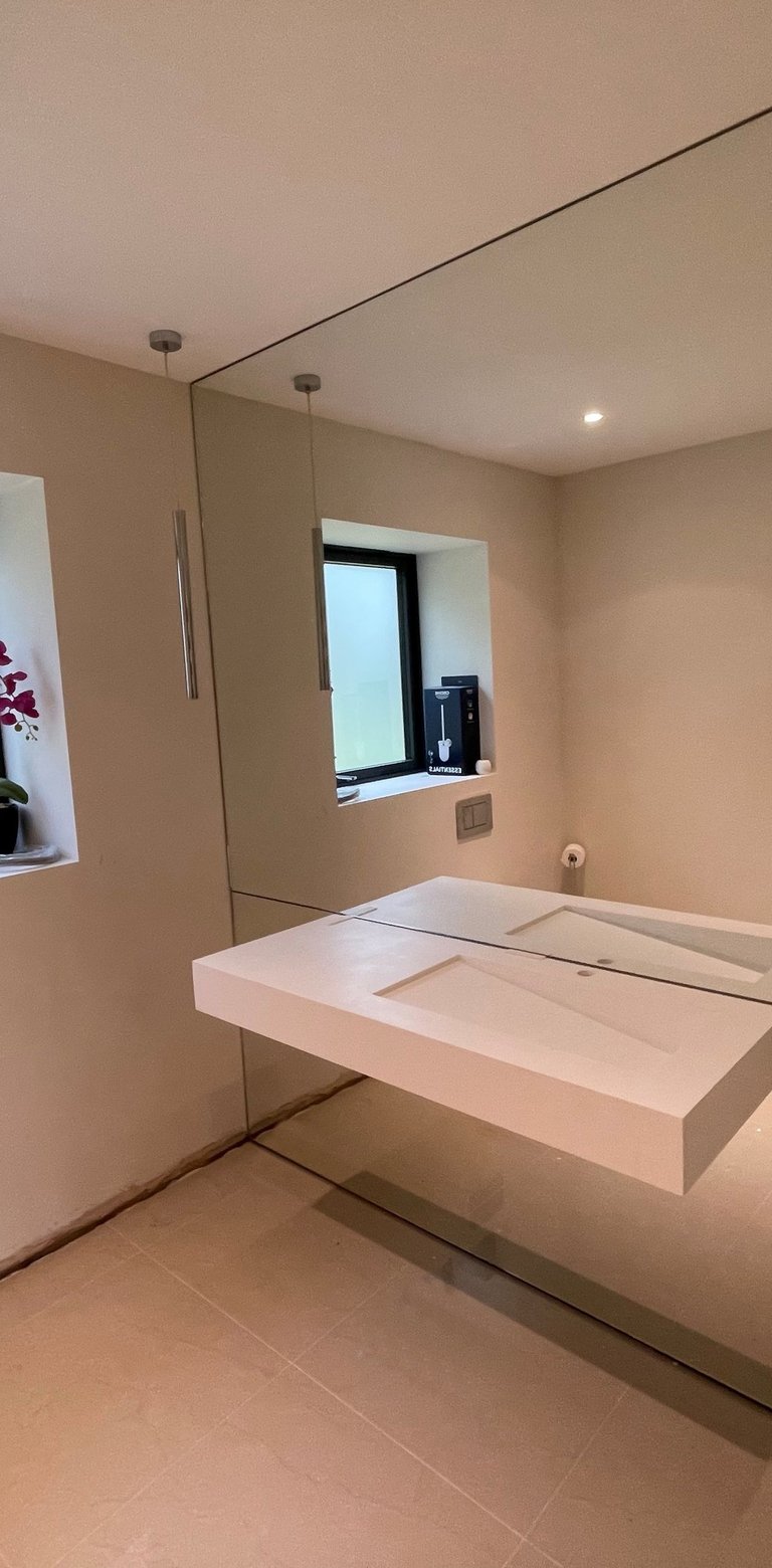 large wall to wall mirrors - floating basin