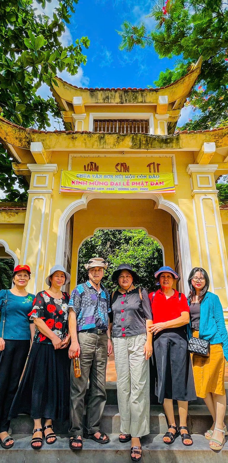 van-son-pagoda-con-dao-islands