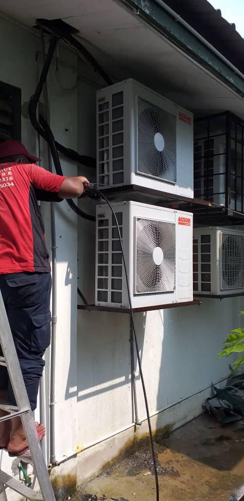 Pembersihan condenser aircond luar oleh Suasana Cheras, Selangor..