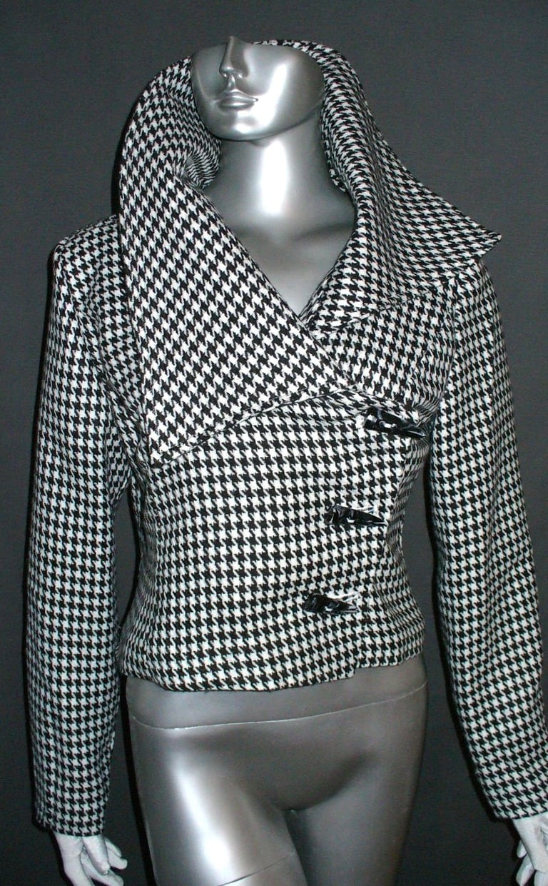 Bomber in black and white with accentuated high-collar