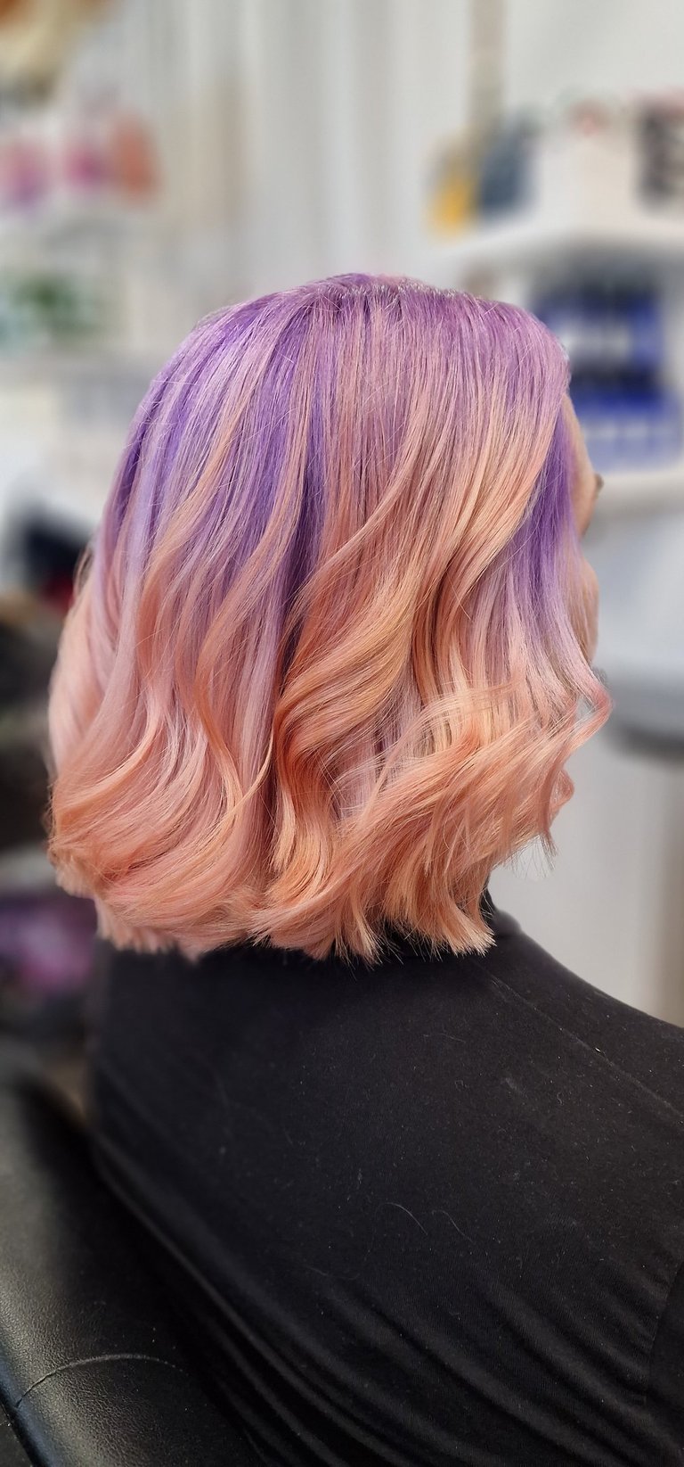 Ensin vaalennus ja suoraväri Keunen Color Chameleon väreillä liukuväri liilasta ruusukultaan