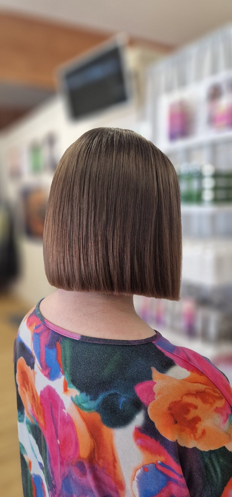 tasainen hiustenleikkaus paksut hiukset kampaamo raisio