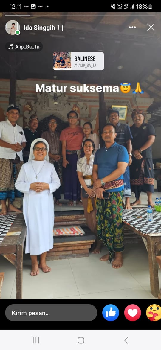 Romo paroki beserta perwakilan umat Paroki Tuka Menyama Braya bersama Bendesa Adat Buduk