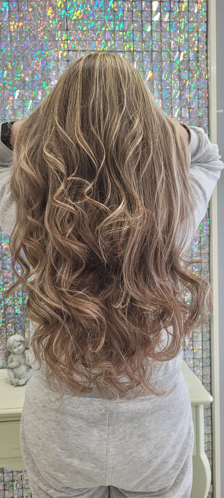 long wavy blonde hair