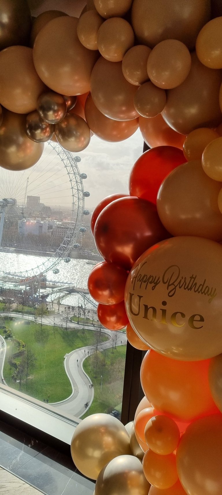 London balloons arch