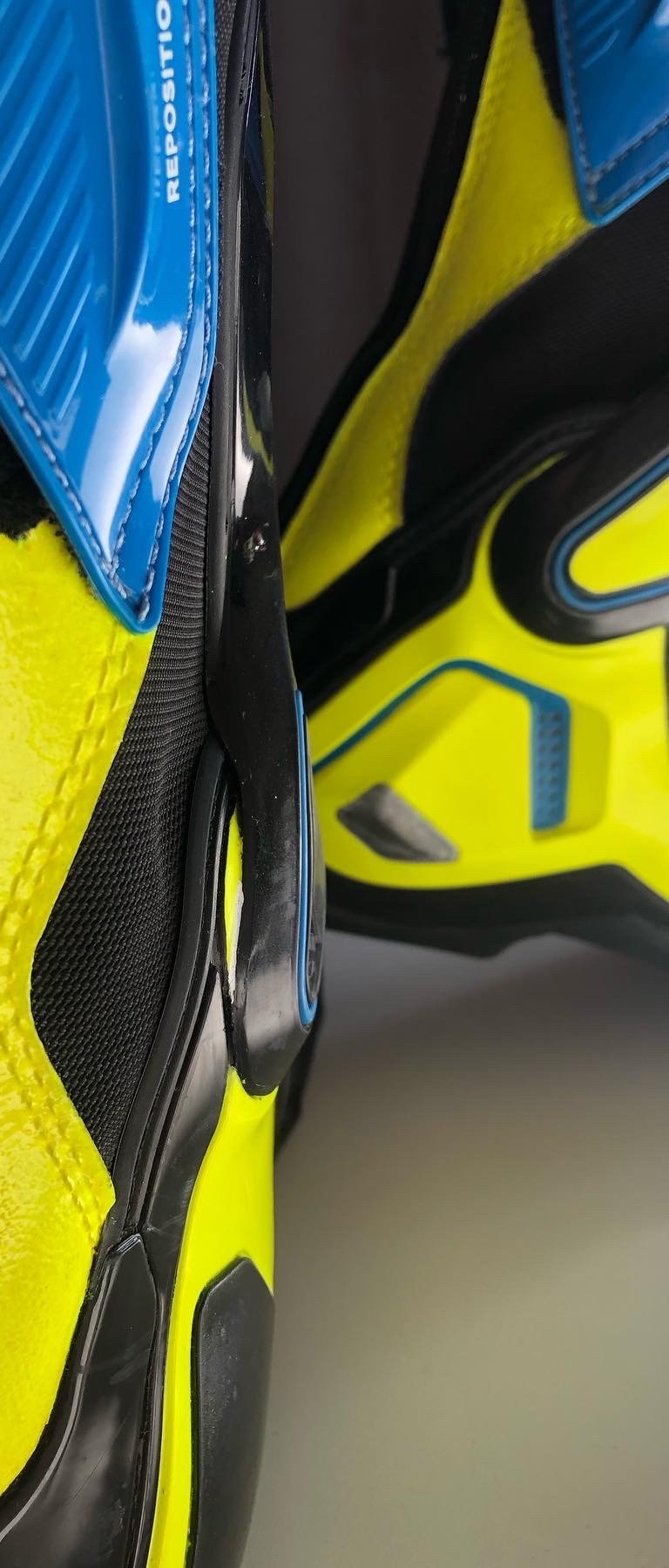 BOTTES DAINESE PEINTURE CUIR PERSONNALISÉE DKM CUSTOM