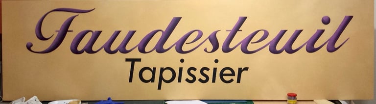 Panneau peint pour l'enseigne d'un tapissier "Faudesteuil" à Mantry (39).
