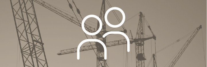 Conseil et accompagnement personnalisé pour grue – icône de deux personnes devant des grues