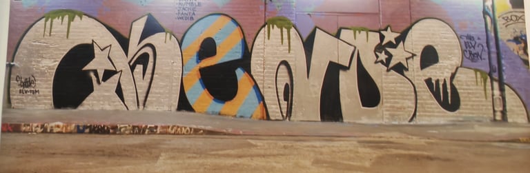 Kende graffiti writing on wall — urban calligraphy art European street culture