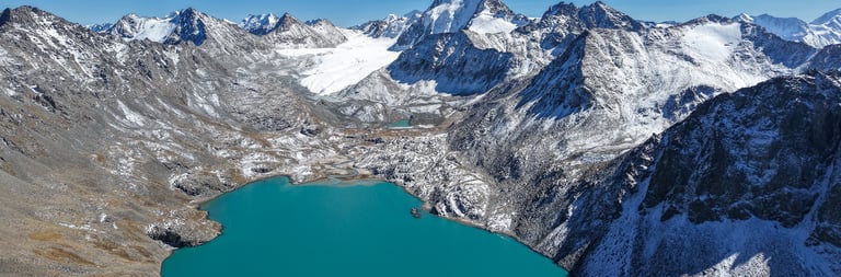 Lac bleu au Kirghizistan