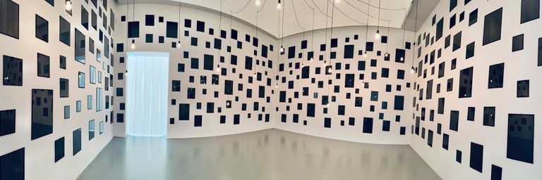 Christian Boltanski, Les Images noires, 1995 Installation photography ©16mag