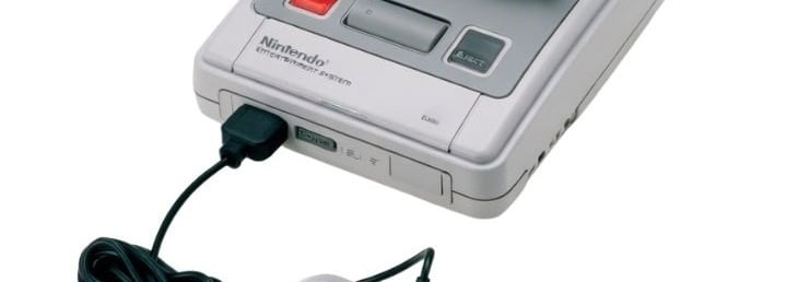 Console Super Famicom completo, mostrando a parte de trás, frent, lado e o conjunto todo