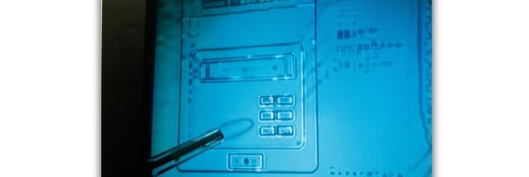 Esboço de um console com slot e 6 botões