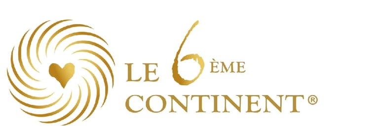 Logo du concept Le 6ème Continent, avec un cœur doré entouré de spirales et une typographie élégante