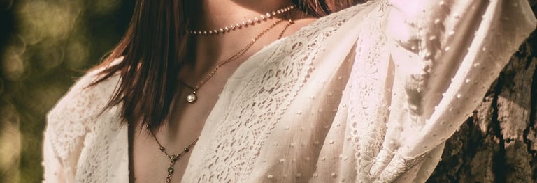 Portrait photo tout en sensualité, cliché capturé par un photographe et vidéaste en nouvelle-aquitaine.