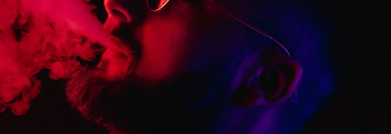 Portrait photo tout en lumière vibrante, concept du photographe et vidéaste Thomas Bordas résident sur Pau.