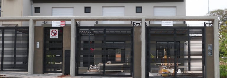 Conjunto de vivienda estilo duplex en Concordia. Arquitectura moderna y funcional