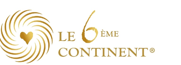 Logo du concept Le 6ème Continent, avec un cœur doré entouré de spirales et une typographie élégante