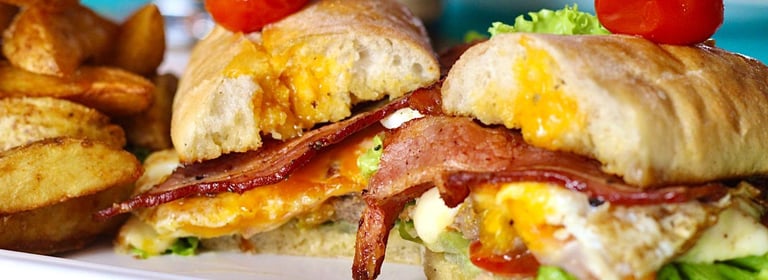 Foto de un chivito uruguayo