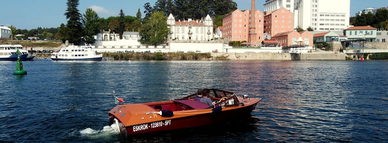 Vintage wooden speedboat Eskrok cruising the Douro River in Porto