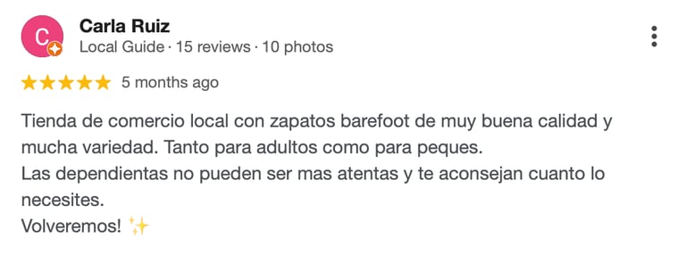 Tienda de comercio con zapatos, sandalias, botas barefoot