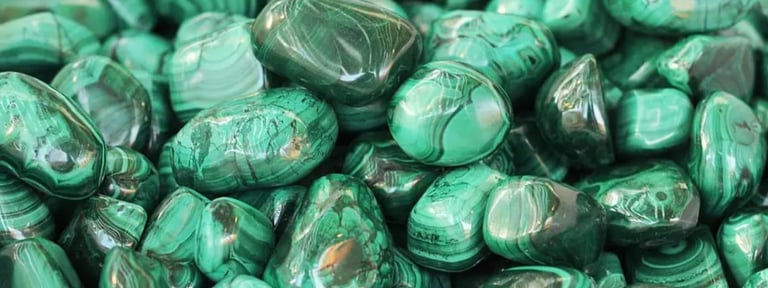malachite, pierres vertes roulées, polies