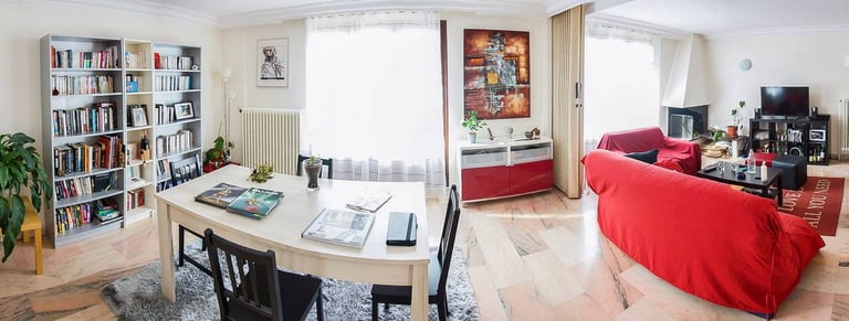 photo immobilière panoramique d'un salon de maison sur dijon