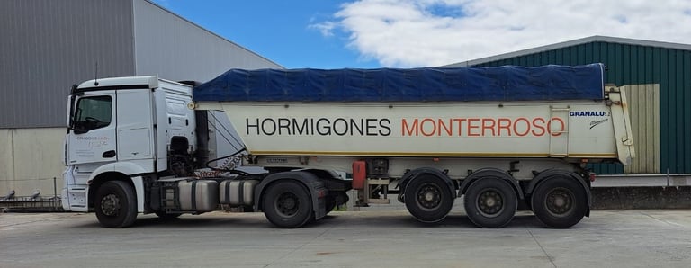 Trailer bañera de Hormigones Monterroso