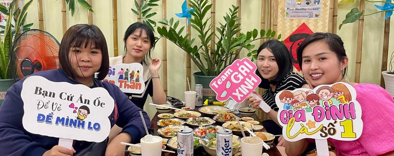Khách dễ thương tại Ốc Dì Toàn nè