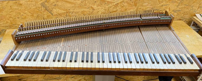 Mécanique piano Pleyel carré avec clavier en éventail