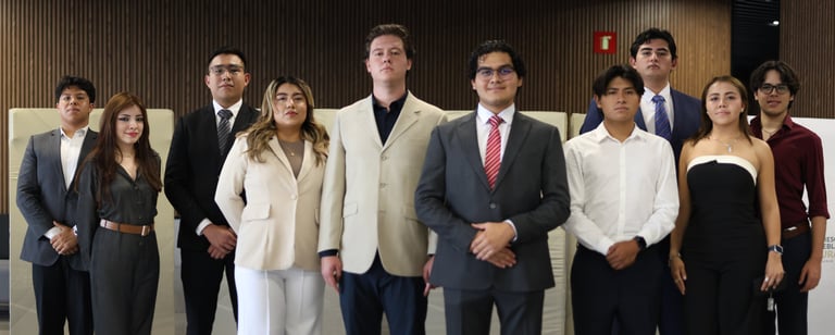 Los 32 dirigentes estatales del Partido Alzando México. 2025