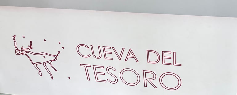 Text: Cueva del tesoro