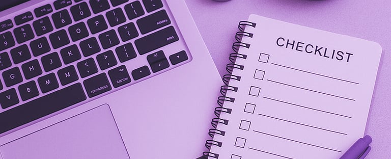 Notebook con checklist para aprendizaje práctico