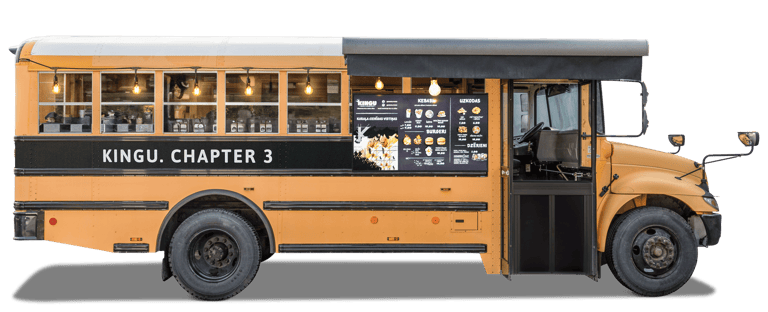 Mokyklinis amerikietiškas autobusas, perdarytas į food trucka, virtuvę ant ratų.