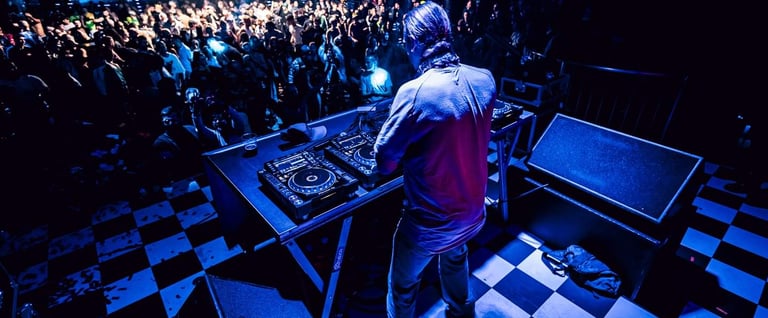 Dj Scott Brown playing live