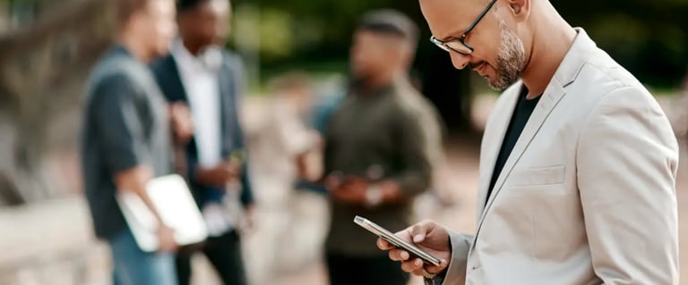 Corretor de imóveis usando Instagram para atrair clientes pelo digital