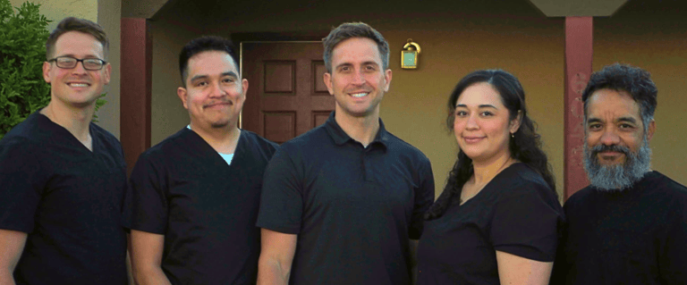 Dr. Evans and staff of Vida Vet Clinic