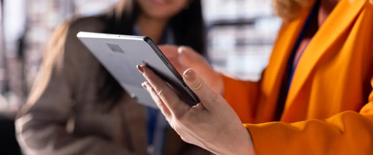 equipo-de-mujeres-planifican-el-crecimiento-empresarial-en-otec