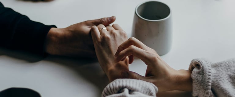 imagen pareja dialogando, terapia de pareja